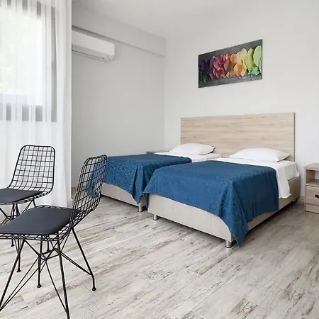 לינה וארוחת בוקר Eyluel 16 *